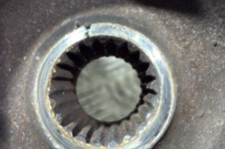 Pivot de moyeu avant gauche PEUGEOT 208 1