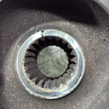 Pivot de moyeu avant gauche PEUGEOT 208 1