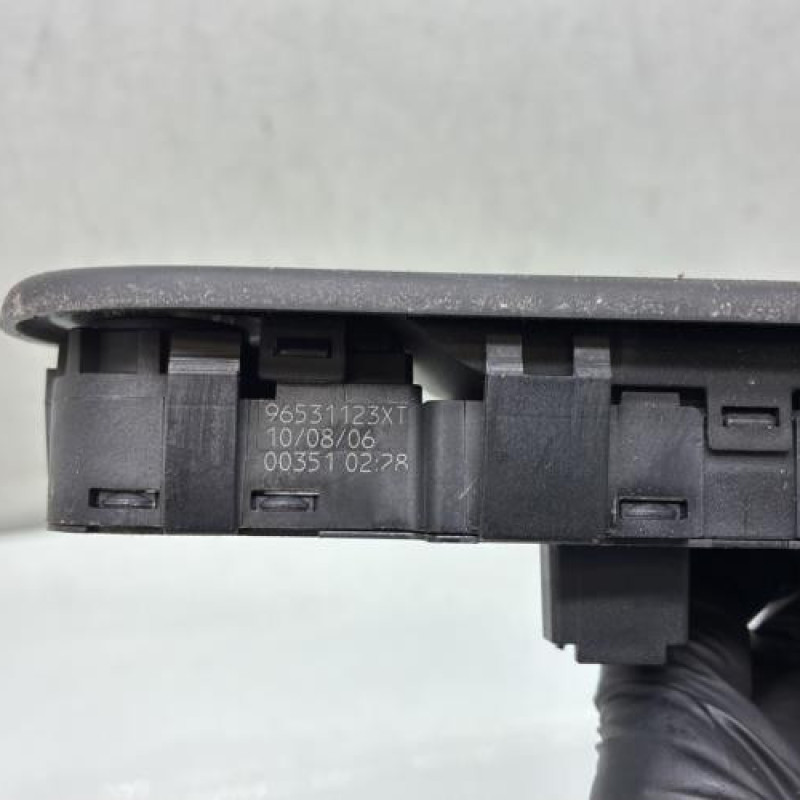 Interrupteur de leve vitre avant gauche PEUGEOT 307 Photo n°4