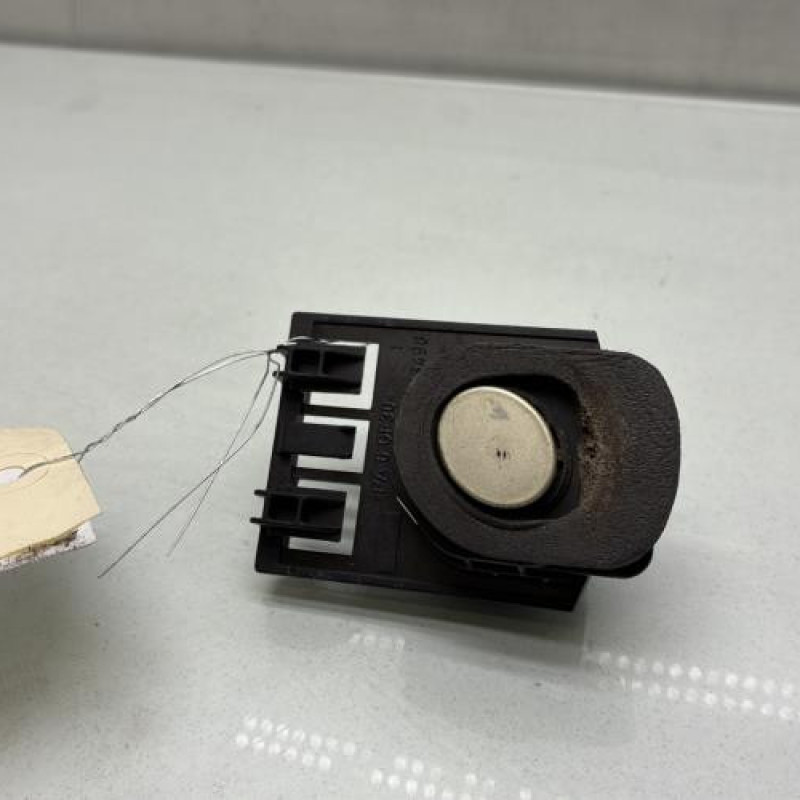 Bouton de coffre PEUGEOT 407 Photo n°1