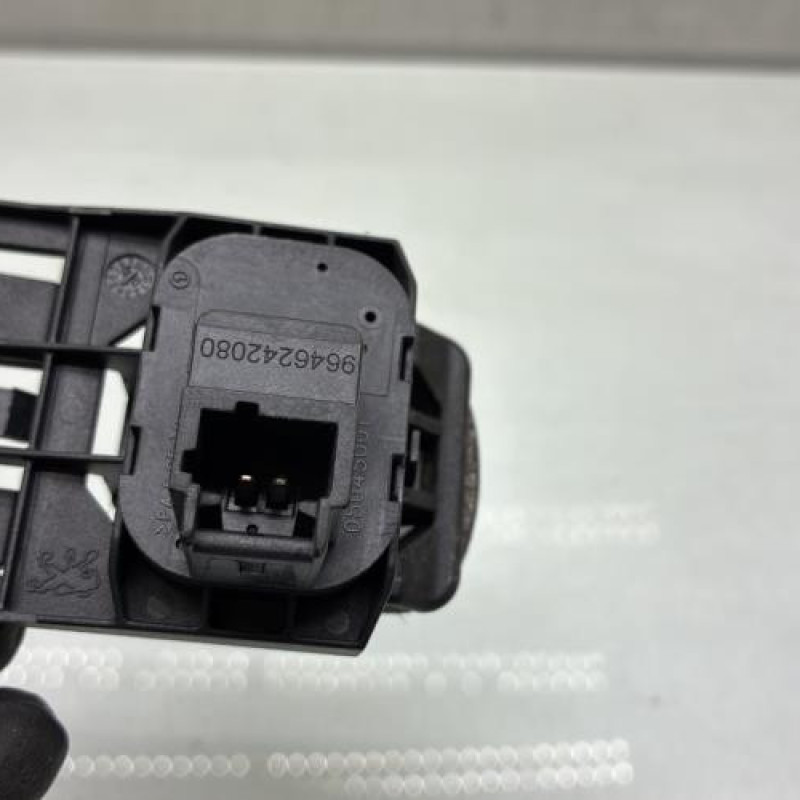 Bouton de coffre PEUGEOT 407 Photo n°3