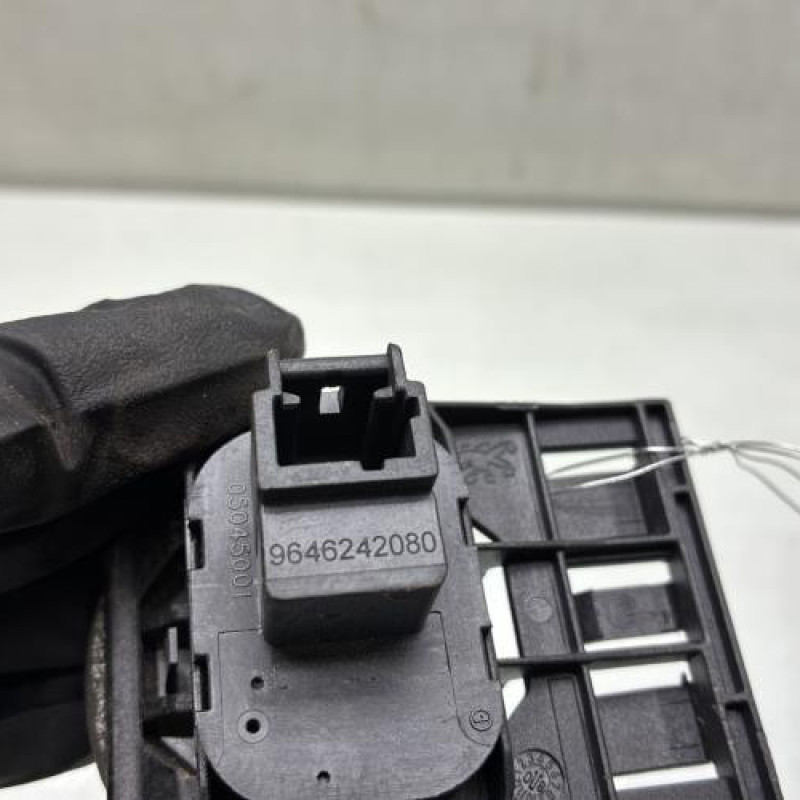 Bouton de coffre PEUGEOT 407 Photo n°4