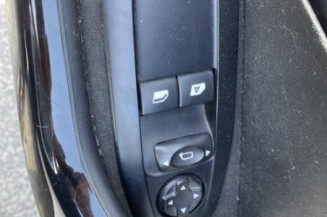 Porte avant droit PEUGEOT 208 1