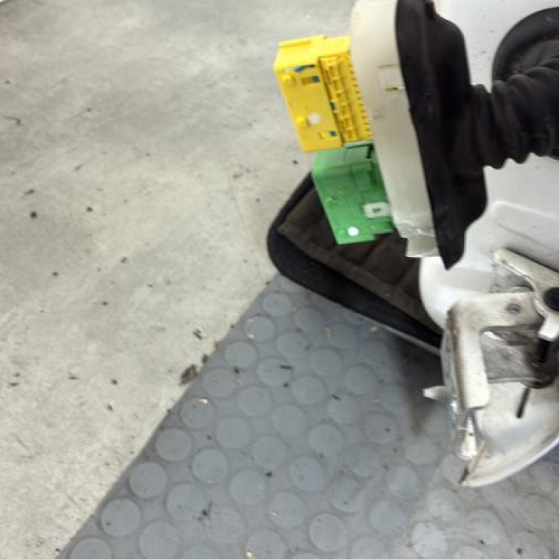 Porte avant gauche PEUGEOT 208 1 Photo n°5