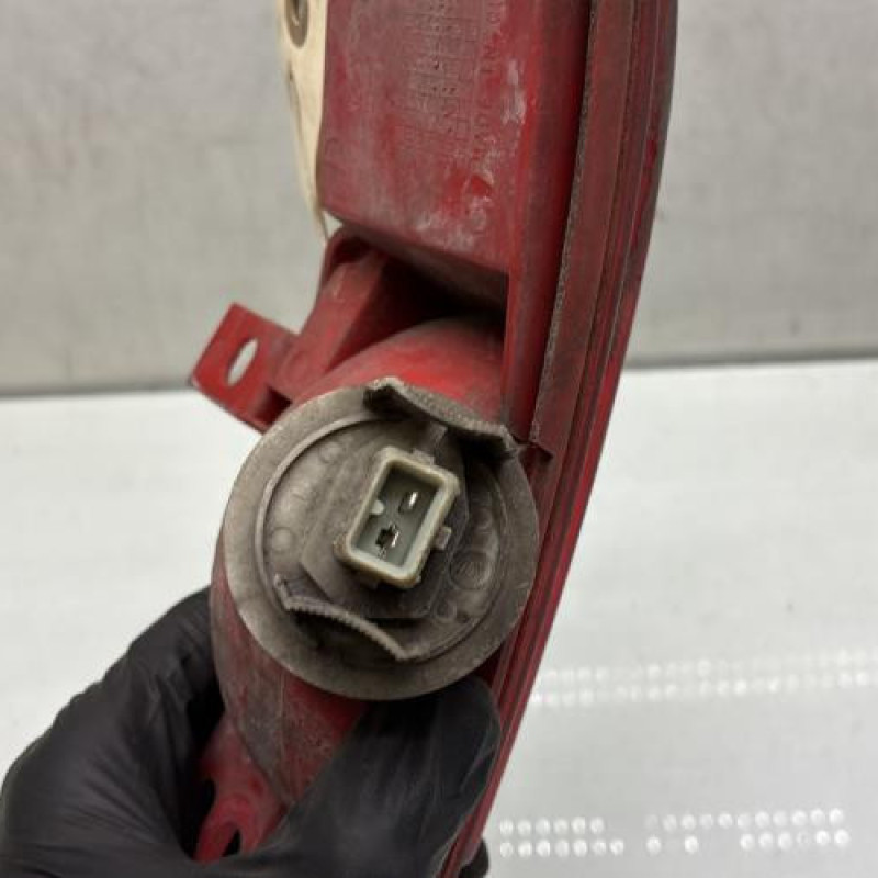 Anti brouillard arriere gauche PEUGEOT 206+ Photo n°3