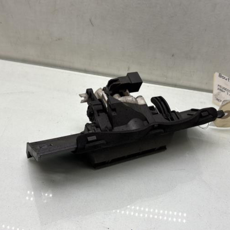 Bouton de coffre PEUGEOT 206+ Photo n°3