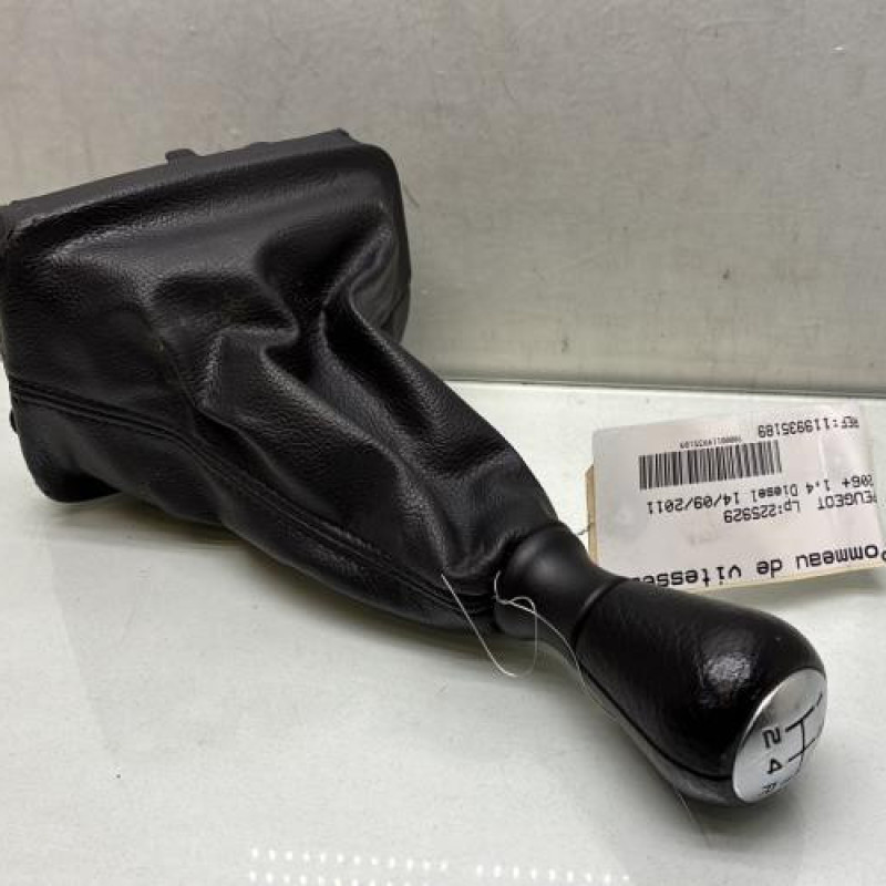 Pommeau de vitesses PEUGEOT 206+ Photo n°1