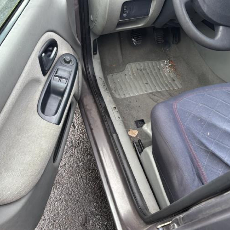 Bras essuie glace arriere RENAULT CLIO 2 Photo n°14