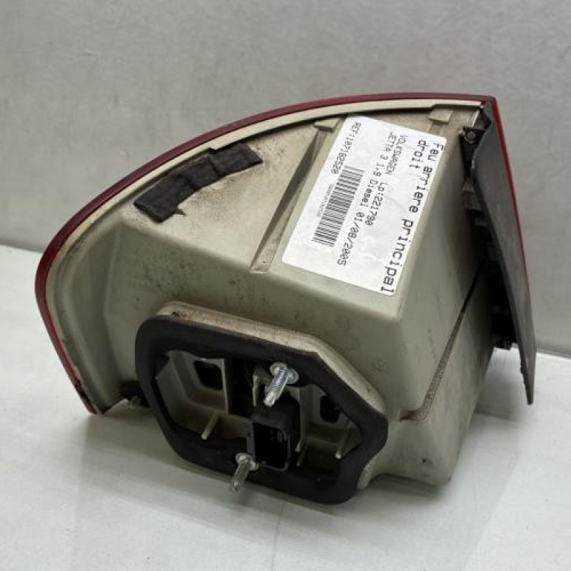 Feu arriere principal droit (feux) VOLKSWAGEN JETTA 3 Photo n°2