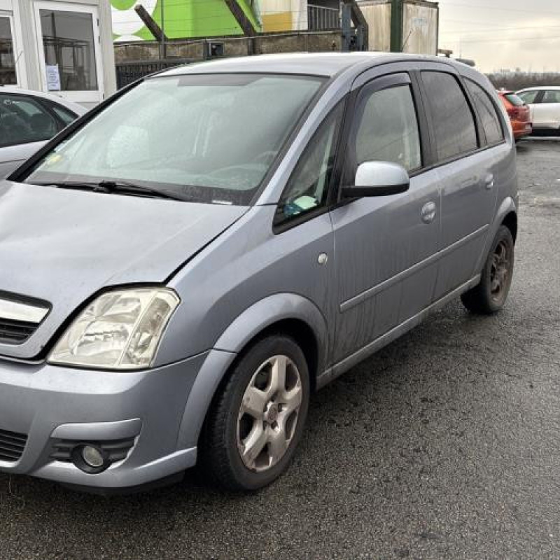 Anti brouillard arriere gauche OPEL MERIVA A Photo n°4