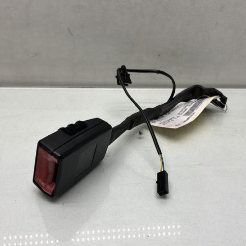 Attache ceinture avant droit VOLKSWAGEN JETTA 3 Photo n°3