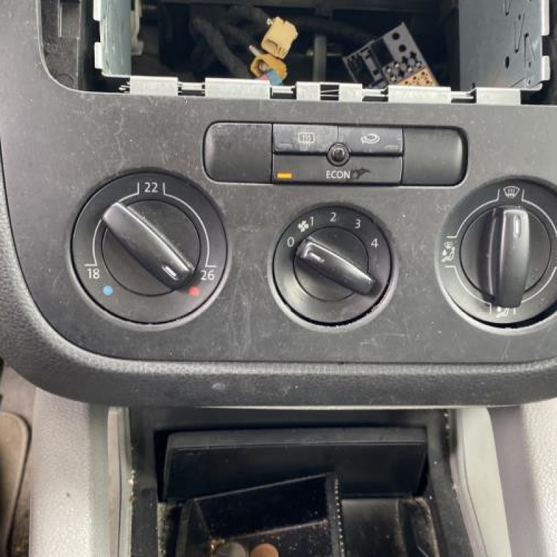 Attache ceinture avant droit VOLKSWAGEN JETTA 3 Photo n°11