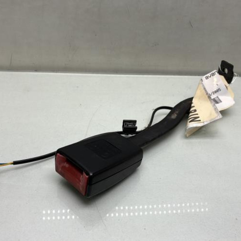 Attache ceinture avant gauche VOLKSWAGEN JETTA 3 Photo n°2