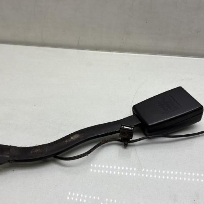 Attache ceinture avant gauche VOLKSWAGEN JETTA 3 Photo n°3