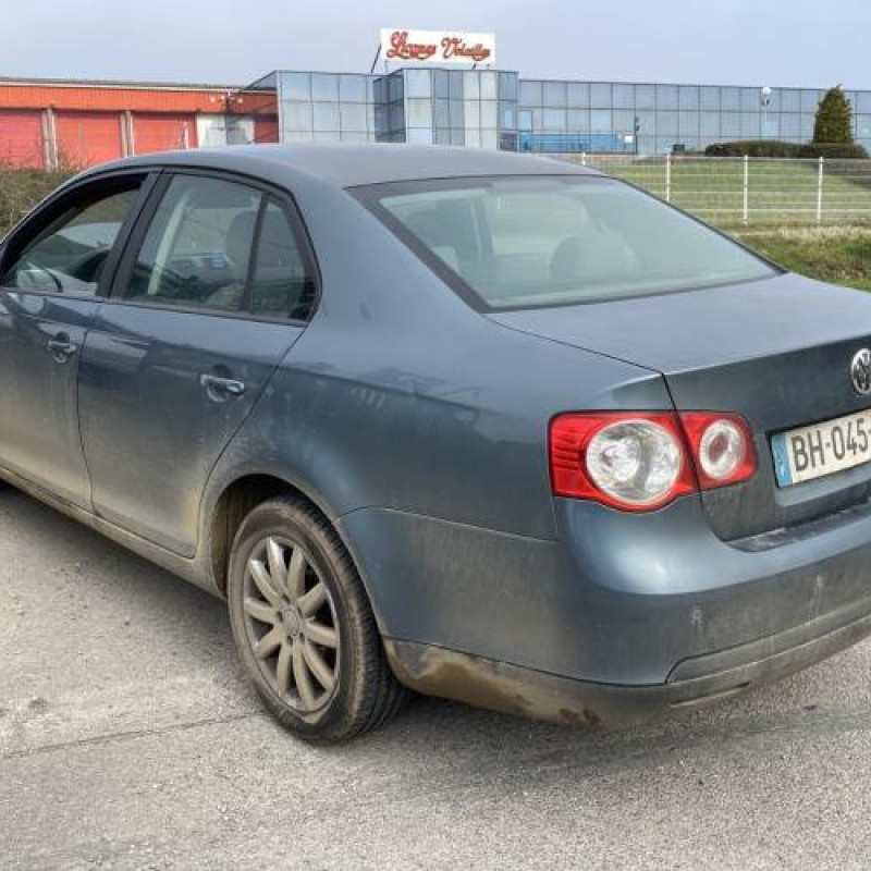 Attache ceinture avant gauche VOLKSWAGEN JETTA 3 Photo n°7