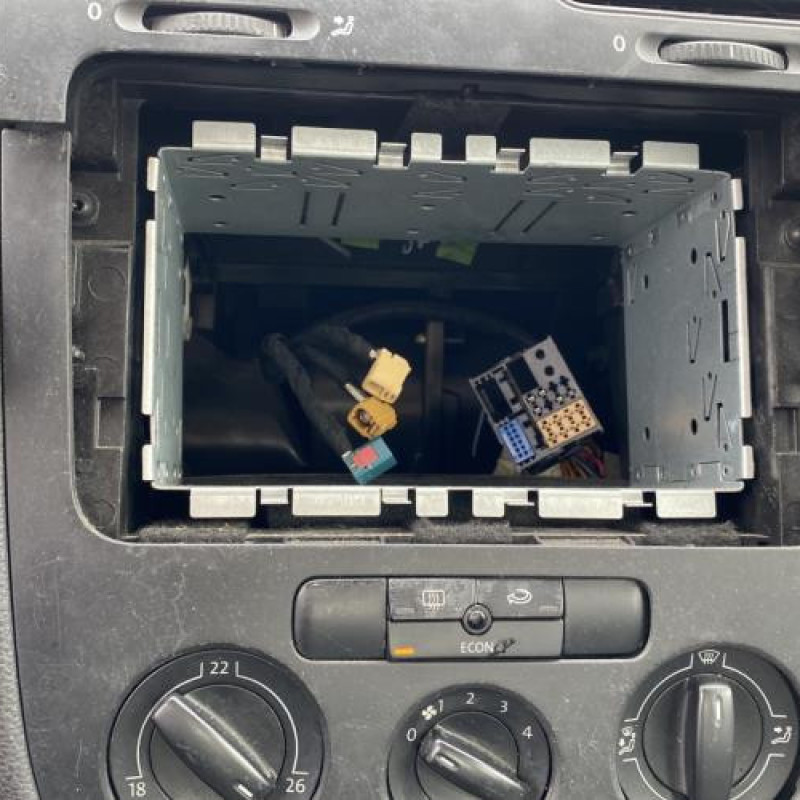 Attache ceinture avant gauche VOLKSWAGEN JETTA 3 Photo n°12