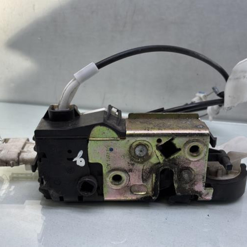 Serrure avant gauche PEUGEOT 407 Photo n°1