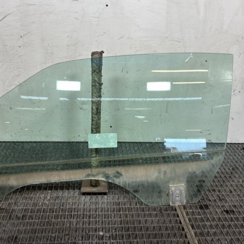 Vitre avant gauche AUDI A4 2 Photo n°1