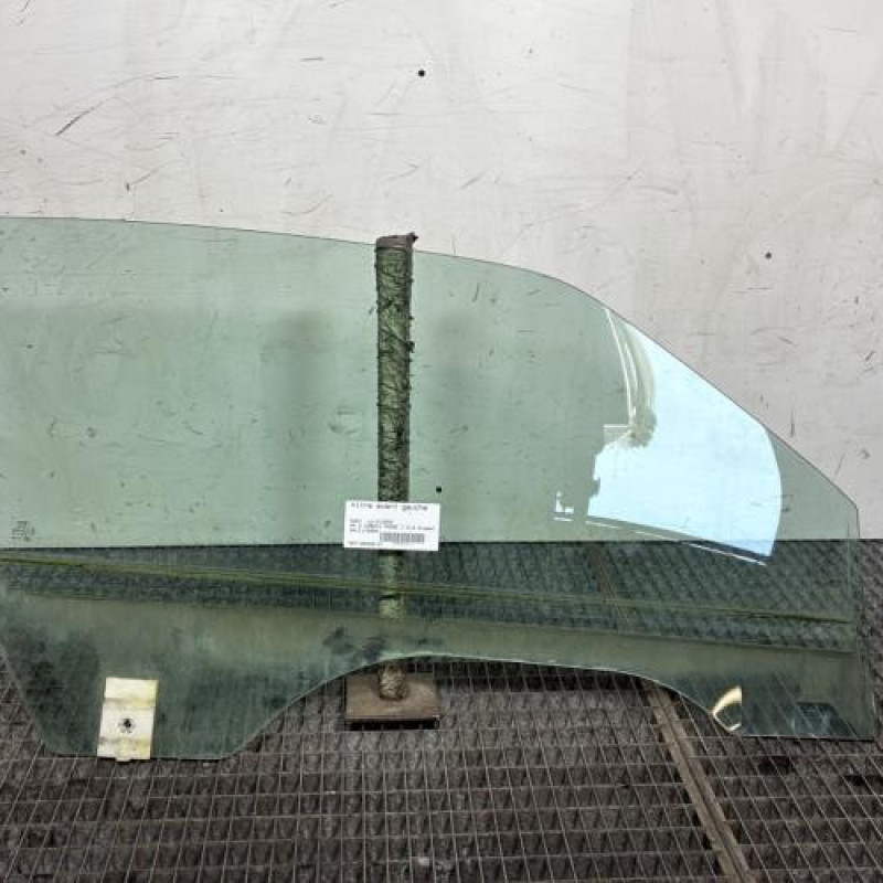 Vitre avant gauche AUDI A4 2 Photo n°4
