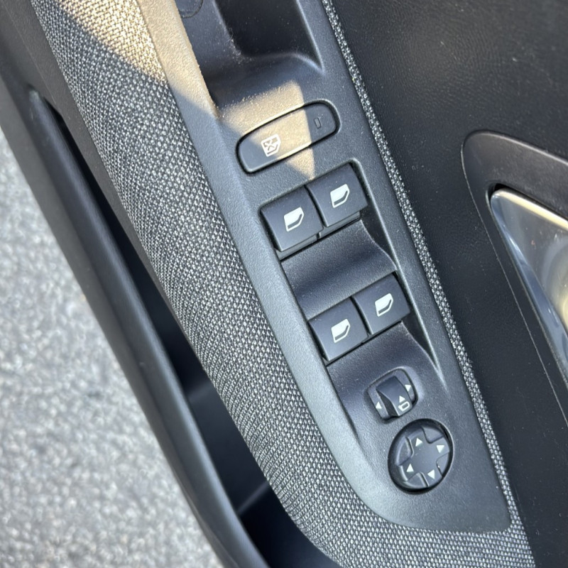 PEUGEOT 208 2 PHASE 1 1.2 PURETECH - 12V TURBO Photo n°10