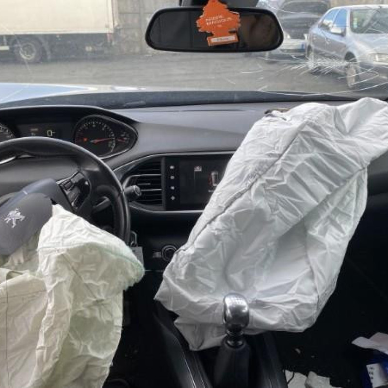 PEUGEOT 308 2 PHASE 1 1.6 HDI - 8V TURBO Photo n°6