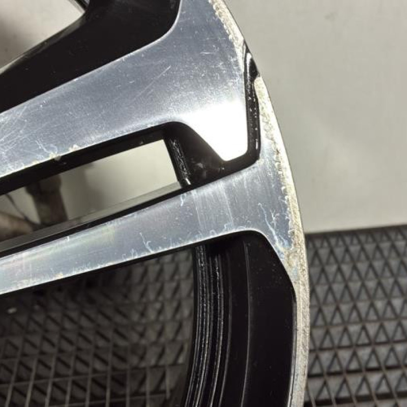 Jante PEUGEOT 208 1 Photo n°4