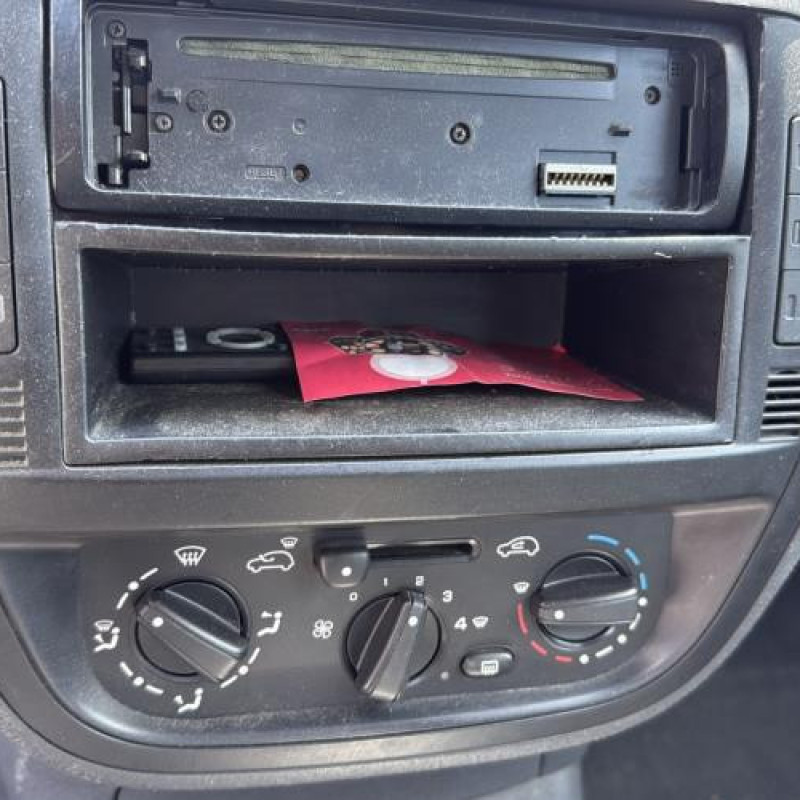 Pare boue avant droit CITROEN C2 Photo n°15