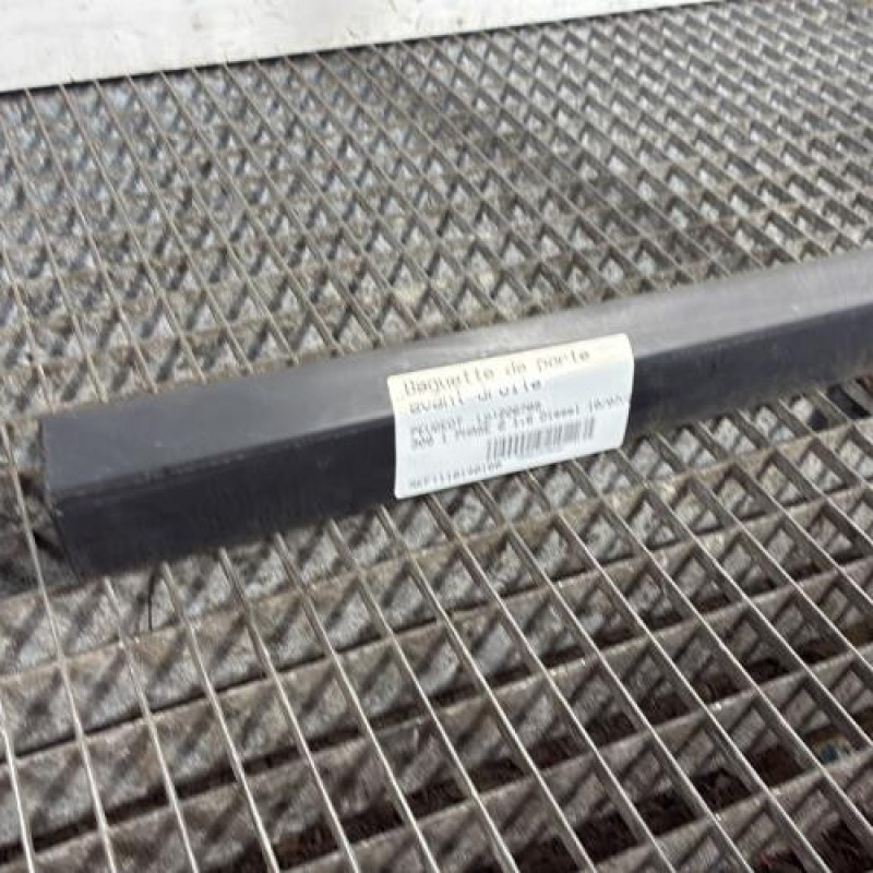 Baguette de porte avant droite PEUGEOT 308 1 Photo n°2