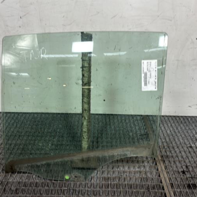 Vitre arriere gauche RENAULT CLIO 3 Photo n°1