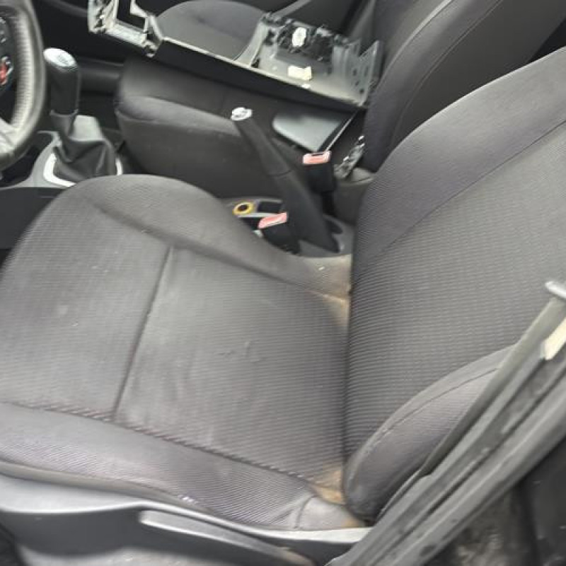 Vitre arriere gauche RENAULT CLIO 3 Photo n°15