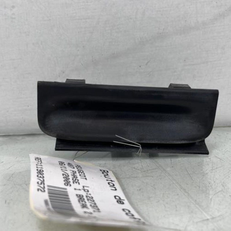 Bouton de coffre PEUGEOT 407 Photo n°1