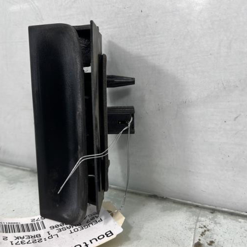 Bouton de coffre PEUGEOT 407 Photo n°4