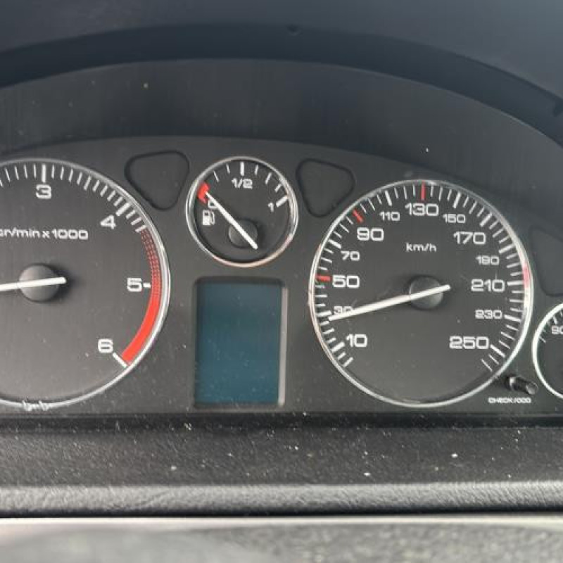 Bouton de coffre PEUGEOT 407 Photo n°20