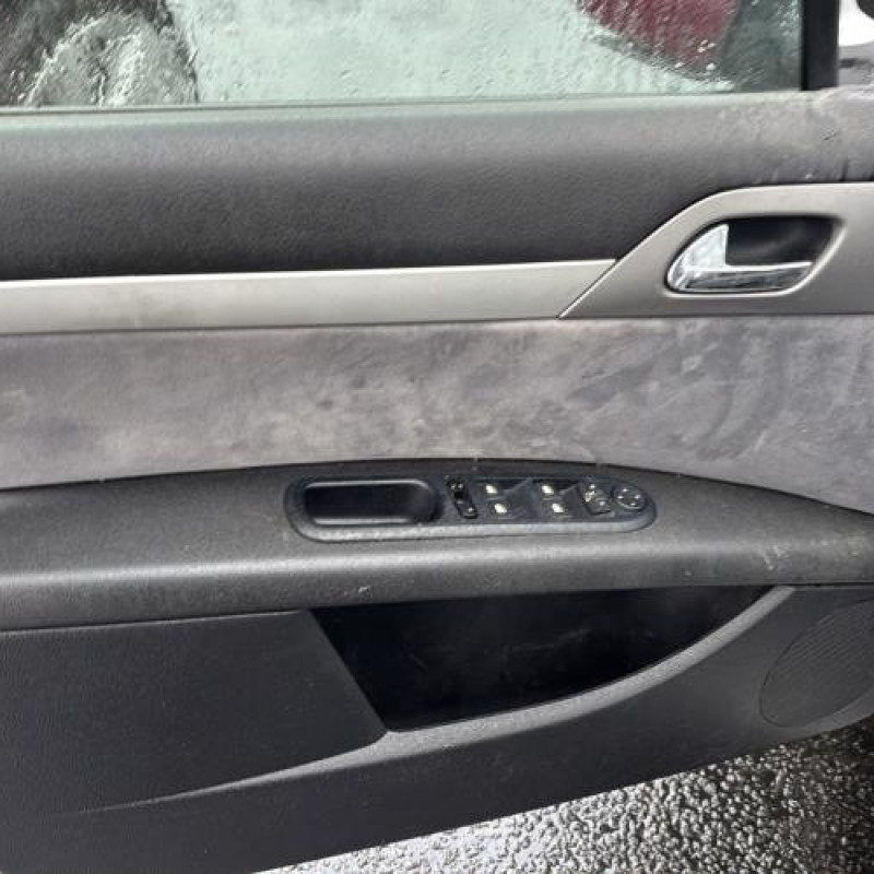 Feu arriere stop central PEUGEOT 407 Photo n°14