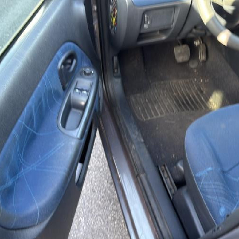 Capot RENAULT CLIO 2 Photo n°15