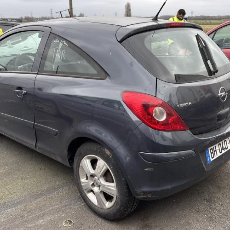 Feu arriere principal droit (feux) OPEL CORSA D Photo n°7