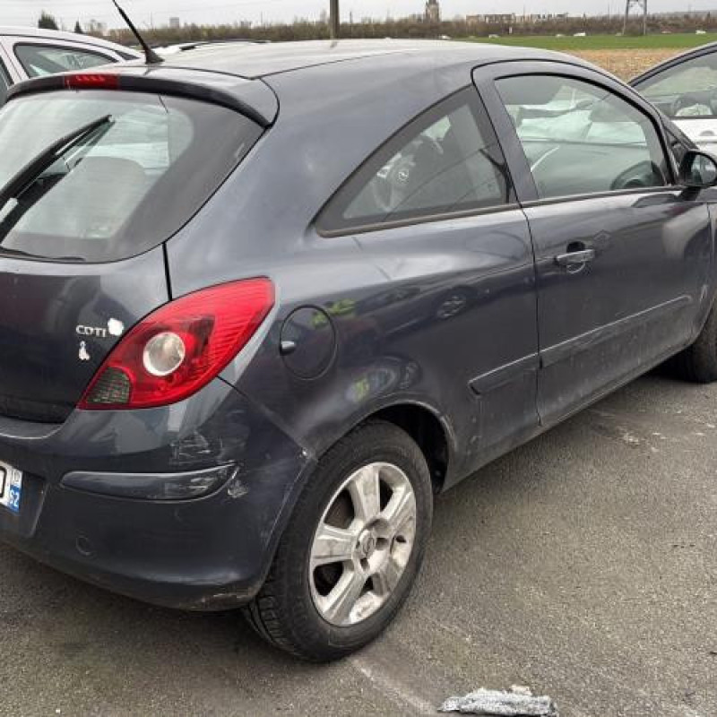 Feu arriere principal gauche (feux) OPEL CORSA D Photo n°6