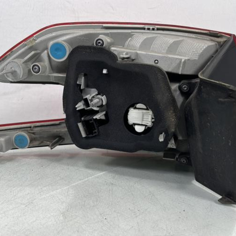 Feu arriere principal droit (feux) PEUGEOT 308 2 SW Photo n°2