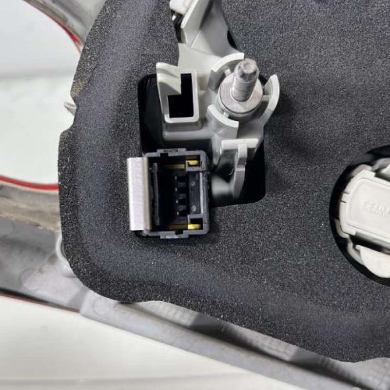 Feu arriere principal droit (feux) PEUGEOT 308 2 SW Photo n°3