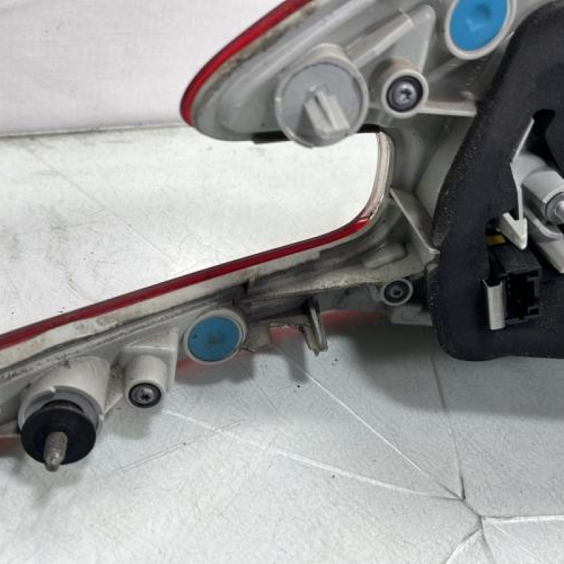 Feu arriere principal droit (feux) PEUGEOT 308 2 SW Photo n°4