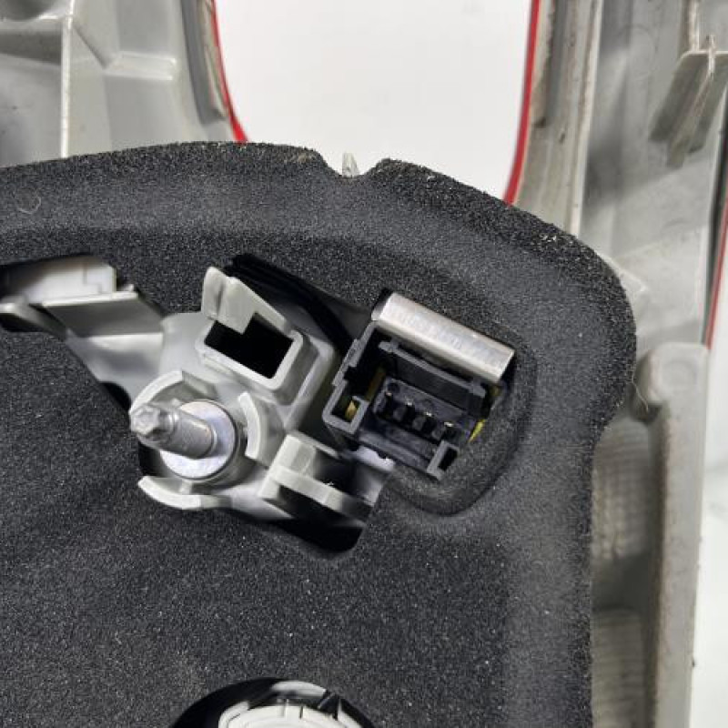 Feu arriere principal gauche (feux) PEUGEOT 308 2 SW Photo n°3