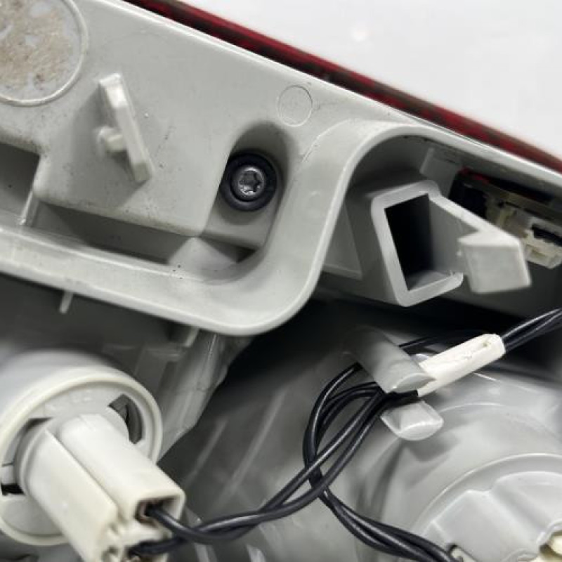 Feu arriere secondaire gauche (feux) PEUGEOT 308 2 SW Photo n°5