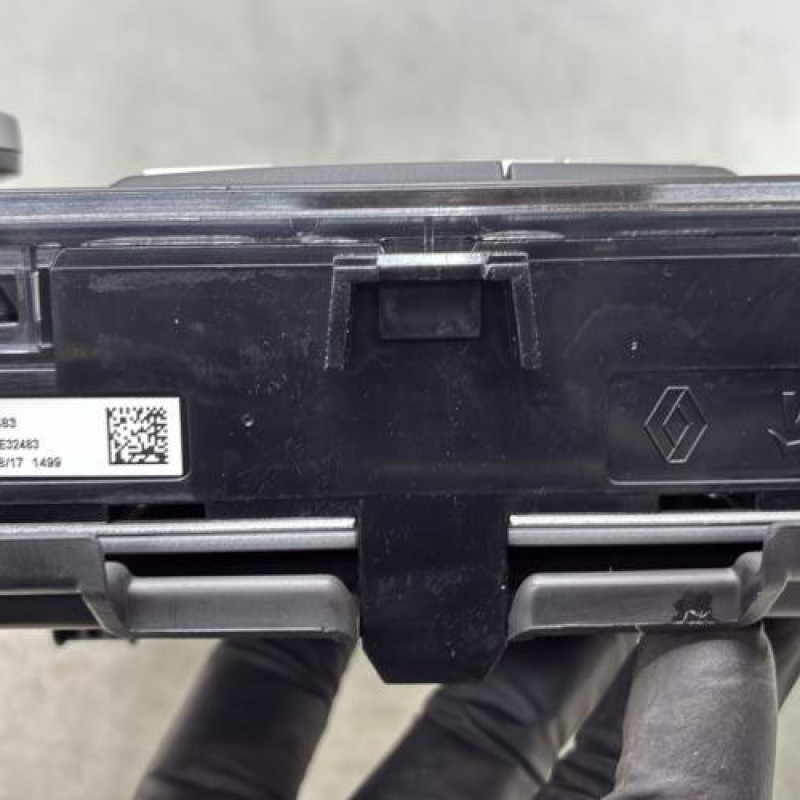 Ecran GPS RENAULT MEGANE 4 Photo n°12