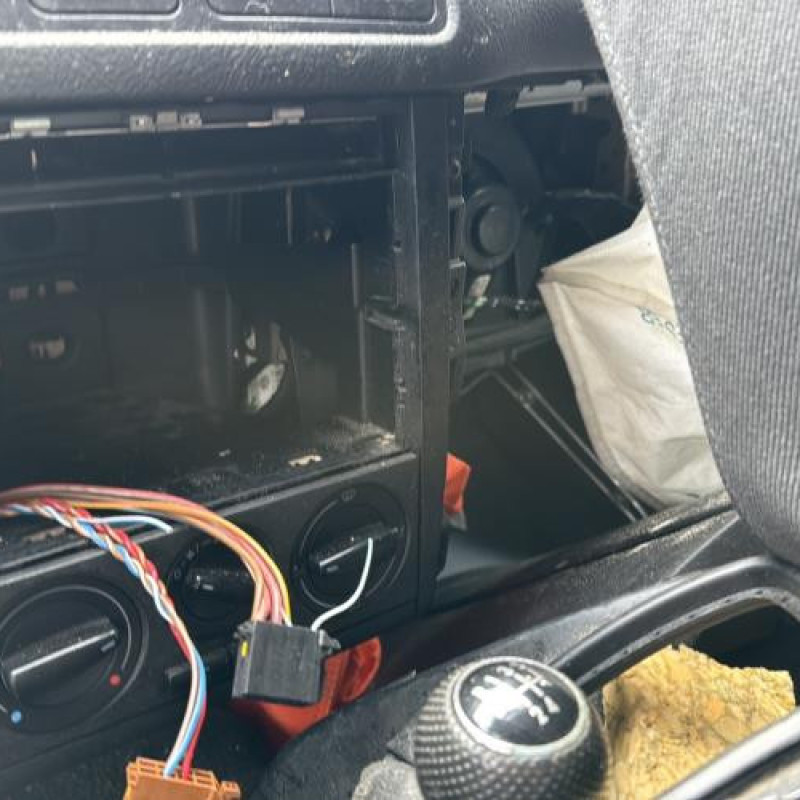 Vitre avant droit VOLKSWAGEN GOLF 4 Photo n°16