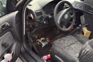 Vitre avant gauche VOLKSWAGEN GOLF 4