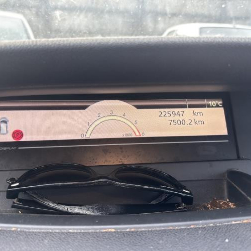 Anti brouillard arriere gauche RENAULT SCENIC 3 Photo n°4