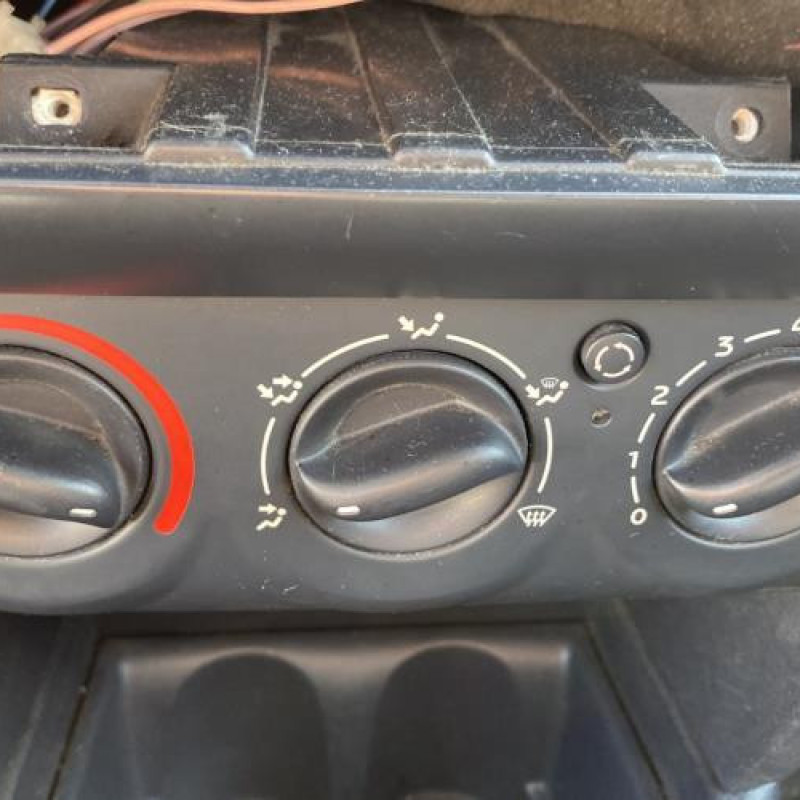 Feu arriere stop central RENAULT CLIO 2 Photo n°20