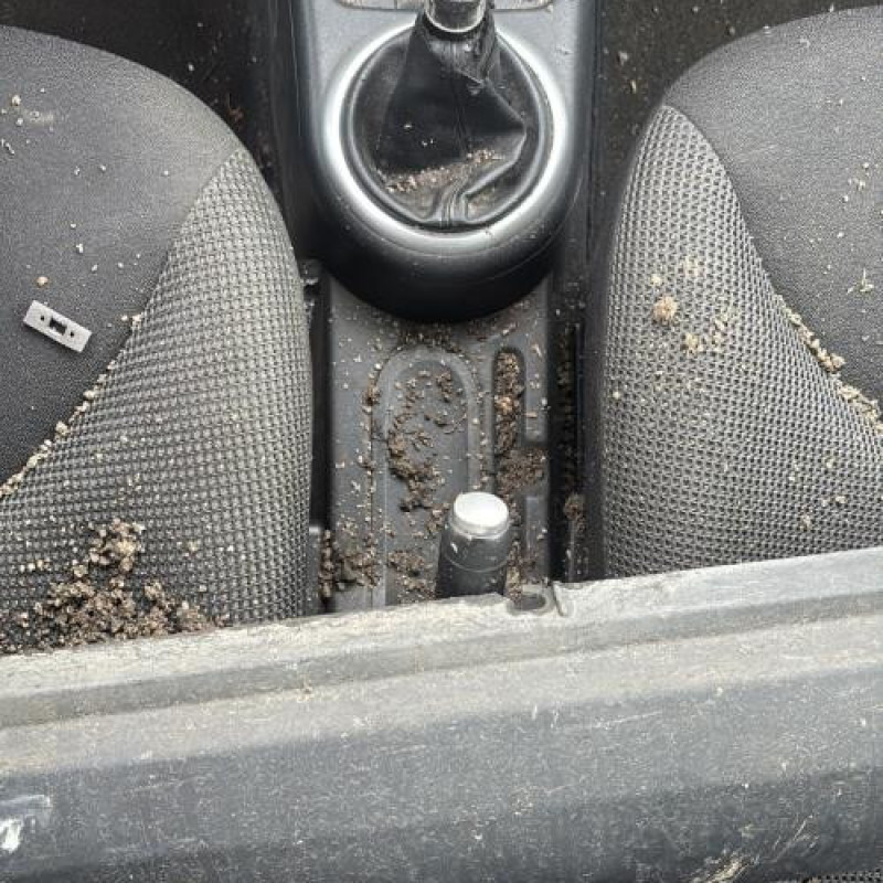 Pare boue avant droit CITROEN C2 Photo n°20