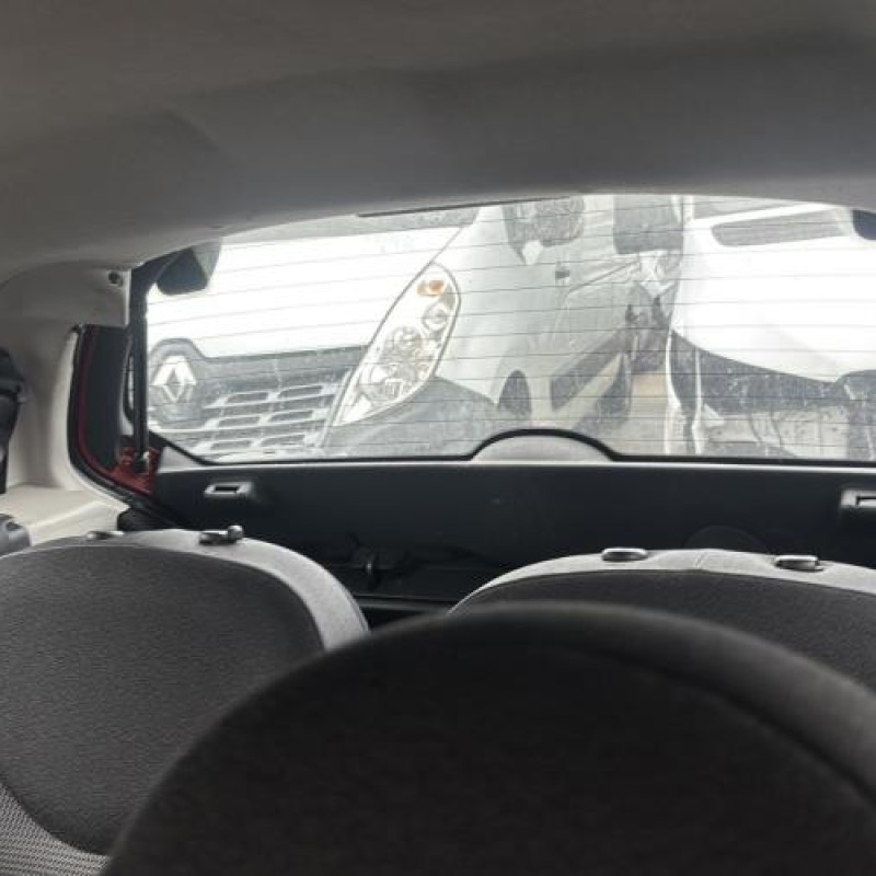 Pare boue avant gauche CITROEN C2 Photo n°17