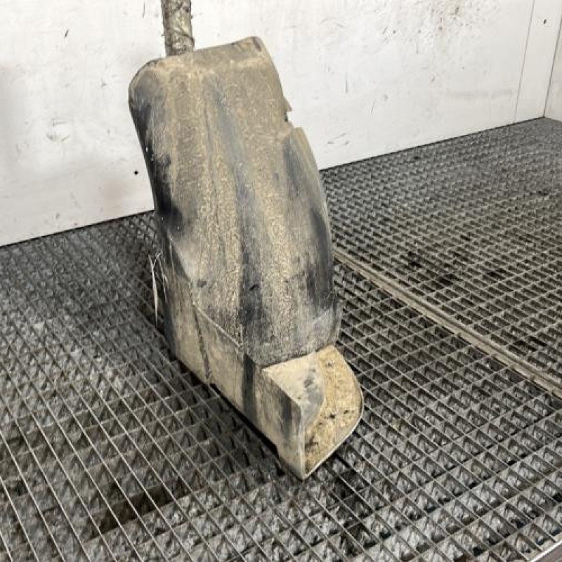 Pare boue arriere droit PEUGEOT 206+ Photo n°2